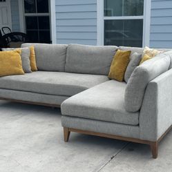 Light Grey Sectional Couch - Free Delivery 🛻