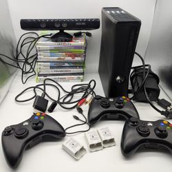 Xbox 360 S Bundle Lot, 4 Controllers, Cords, Kinect, 27 Games, Accessories
