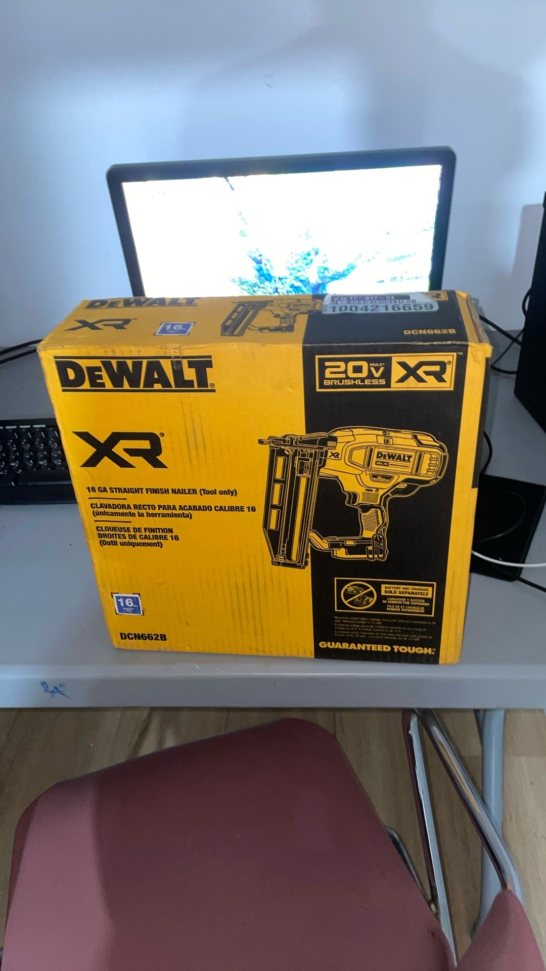 20V DeWalt XR 16GA Straight Finish Nailer (Tool Only)