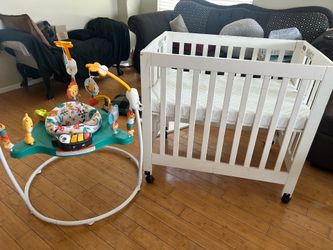 Mini crib with new mattress