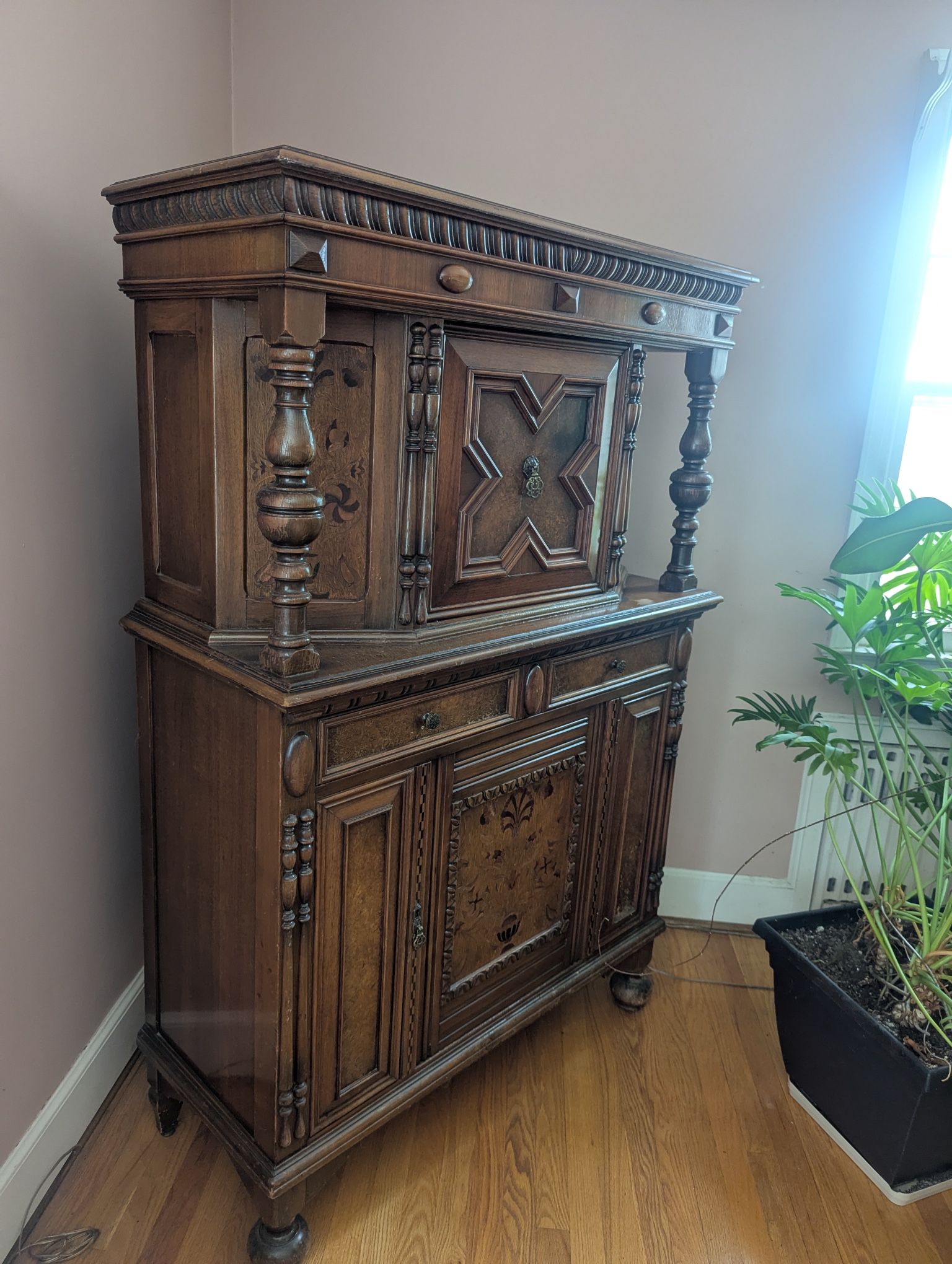 Mahogany Cabinet/Hutch