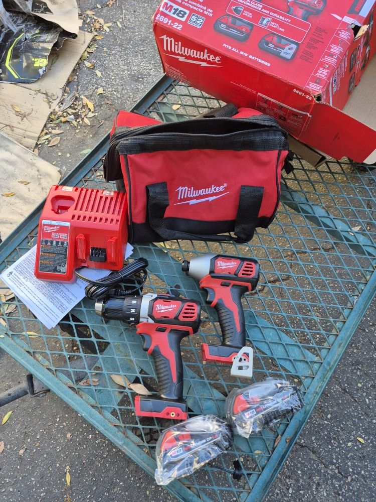 Milwaukee M18 Drill Driver/Impact Driver Combo Kit