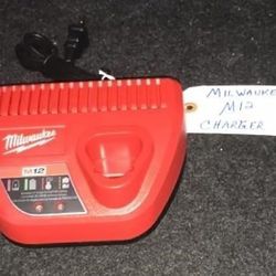 MILWAUKEE M12 CHARGER