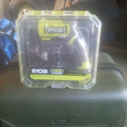 RYOBI MULTI-HEAD SCREWDRIVER KIT
