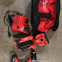 Milwaukee M18 Drill Kit With 2.0 Battery And Led Searchlight