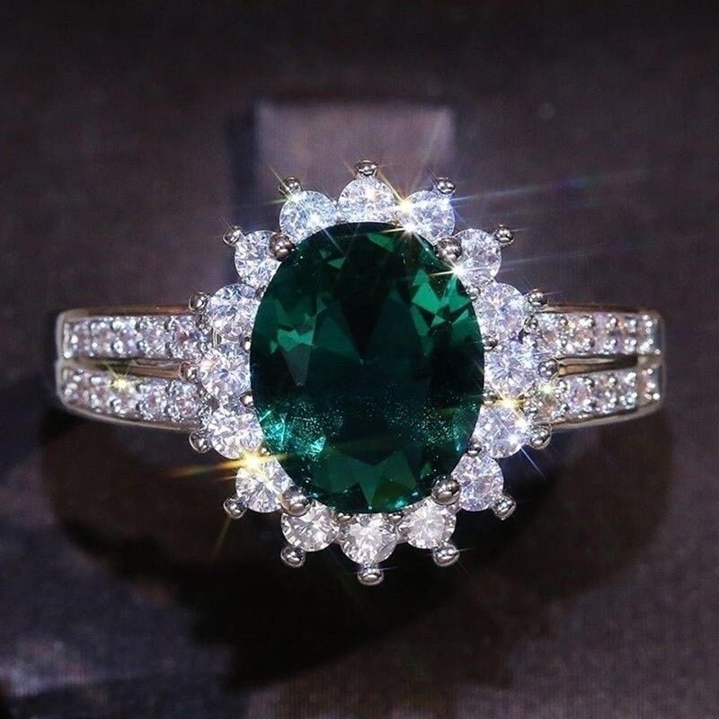 925 Sterling Silver Big Oval Emerald Green Elegant Ring - Size 6