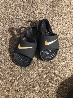 Toddler Nike slides size 9c brand new