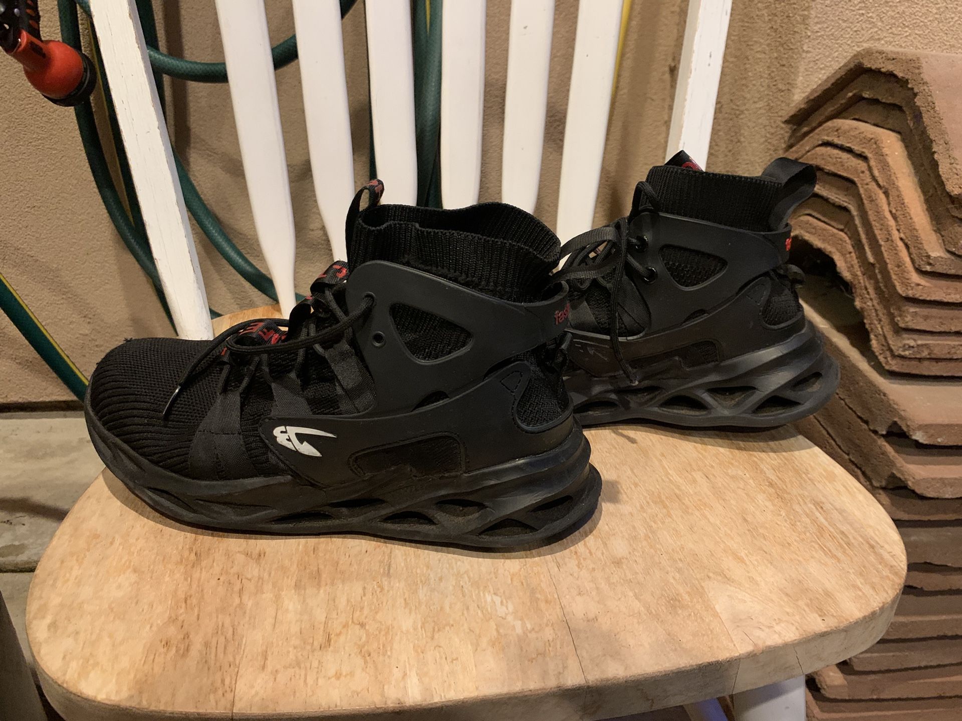 Work boots with steel toes. Size: 8