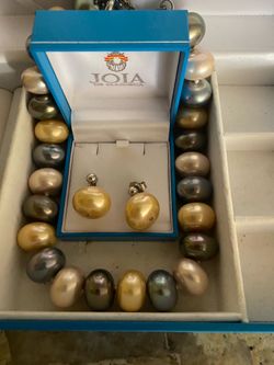 Pearl necklace with matching earrings