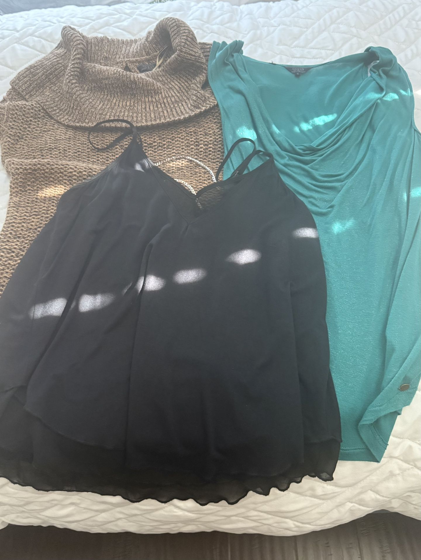 Women’s Guess Tops Size Small