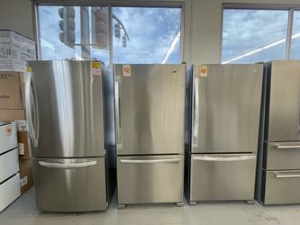 New 33in 22 Cu Ft Bottom Freezer Refrigerator in Stainless Steel with Spill Guard Glass Shelves