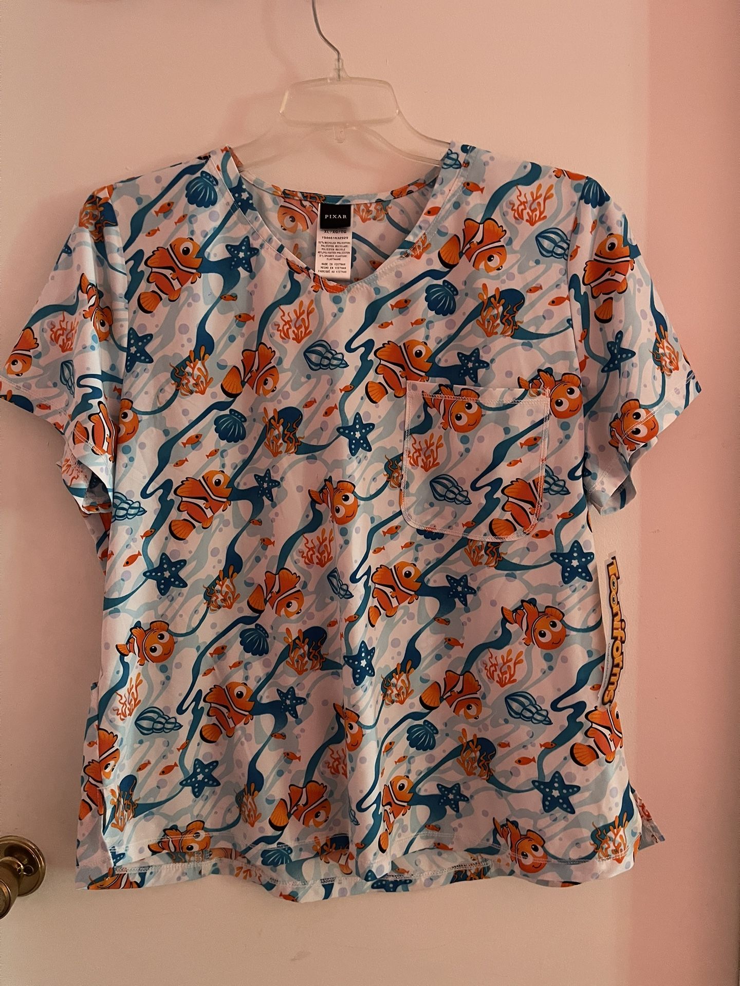 New W Tags / Women Scrub Top / Pixar Finding Nemo / Size XL