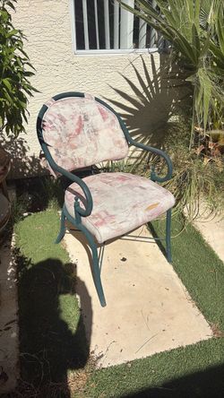 4 Outdoor chairs
