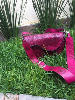 Bolsa de piel, varios colores $70