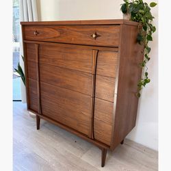 Bassett mid century modern dresser