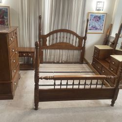 Vintage Vaughan Of Virginia 4pc Queen Four Post  Bedroom set  