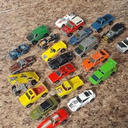 HOT WHEELS MOSTY FROM THE 70S A FEW FROM THE EARLY 80S MAKE OFFER FREE DELIVERY LOCALLY 