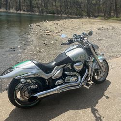 2006 M109R