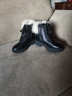 Vince Camuto Big Girl Lace Up Ankle Boots With White Box Fur