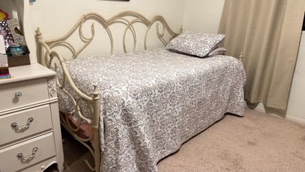 Twin Steel Bed Frame and Mattress