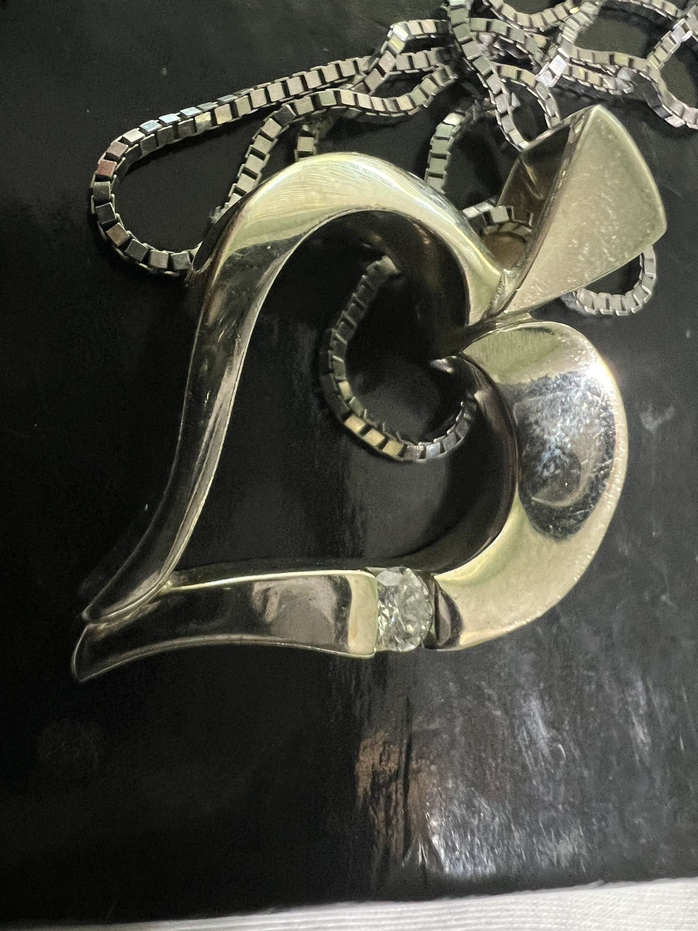 14k Solid White Gold Diamond Heart Vintage  Necklece