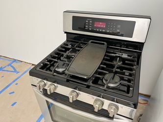 LG 5 burner Gas Range + Griddle