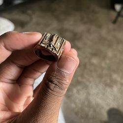 Idk thw size but it’s not for big hands or small