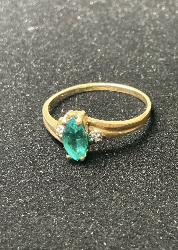 10k Gold Emerald Diamond Ring 