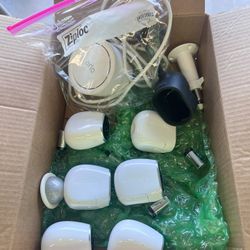 Arlo Vmc3030 Cameras With Camera Base Station 