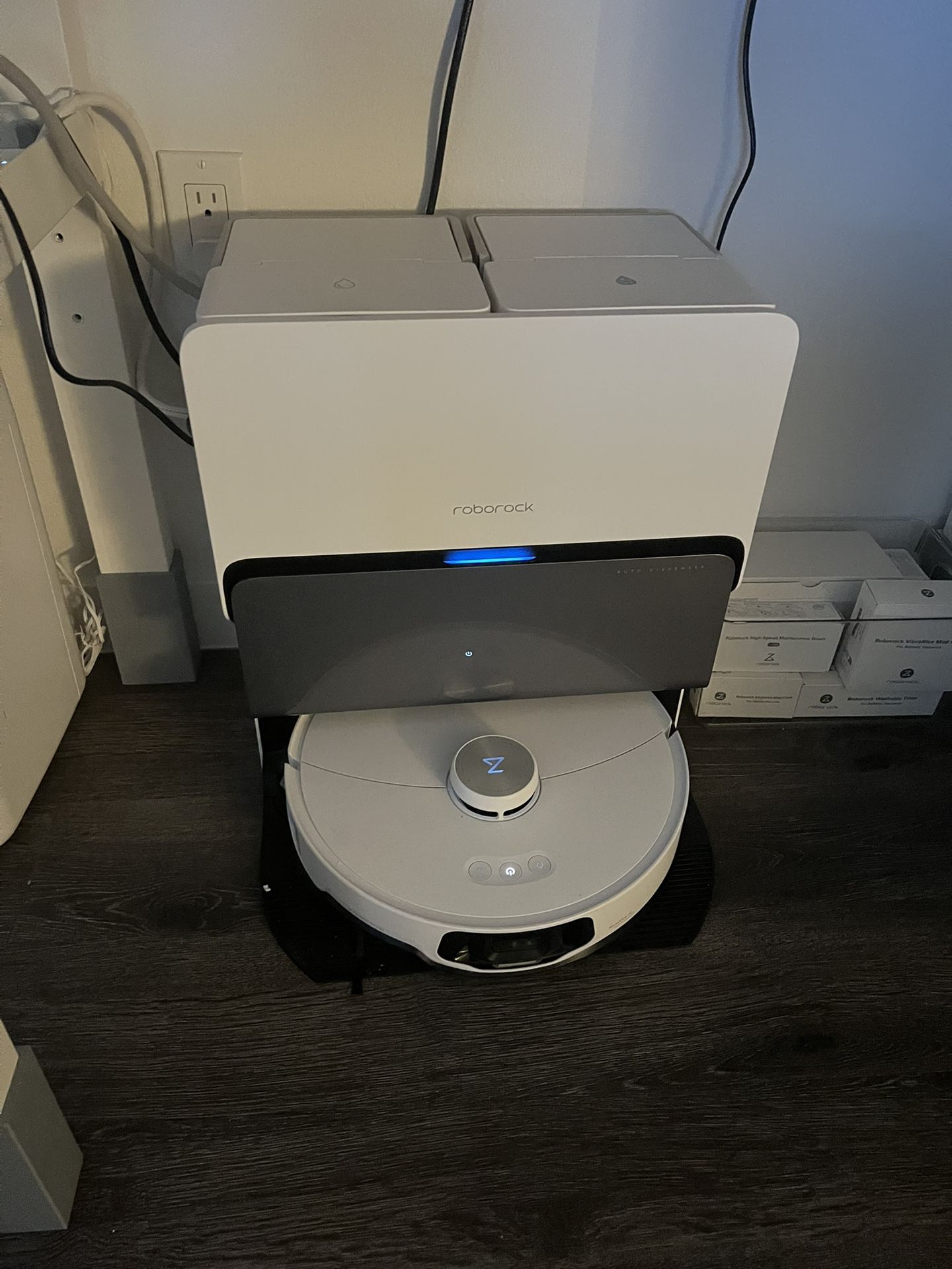 BEST-SELLING Roborock Vacuum & Mop Robot (S8 MaxV Ultra)