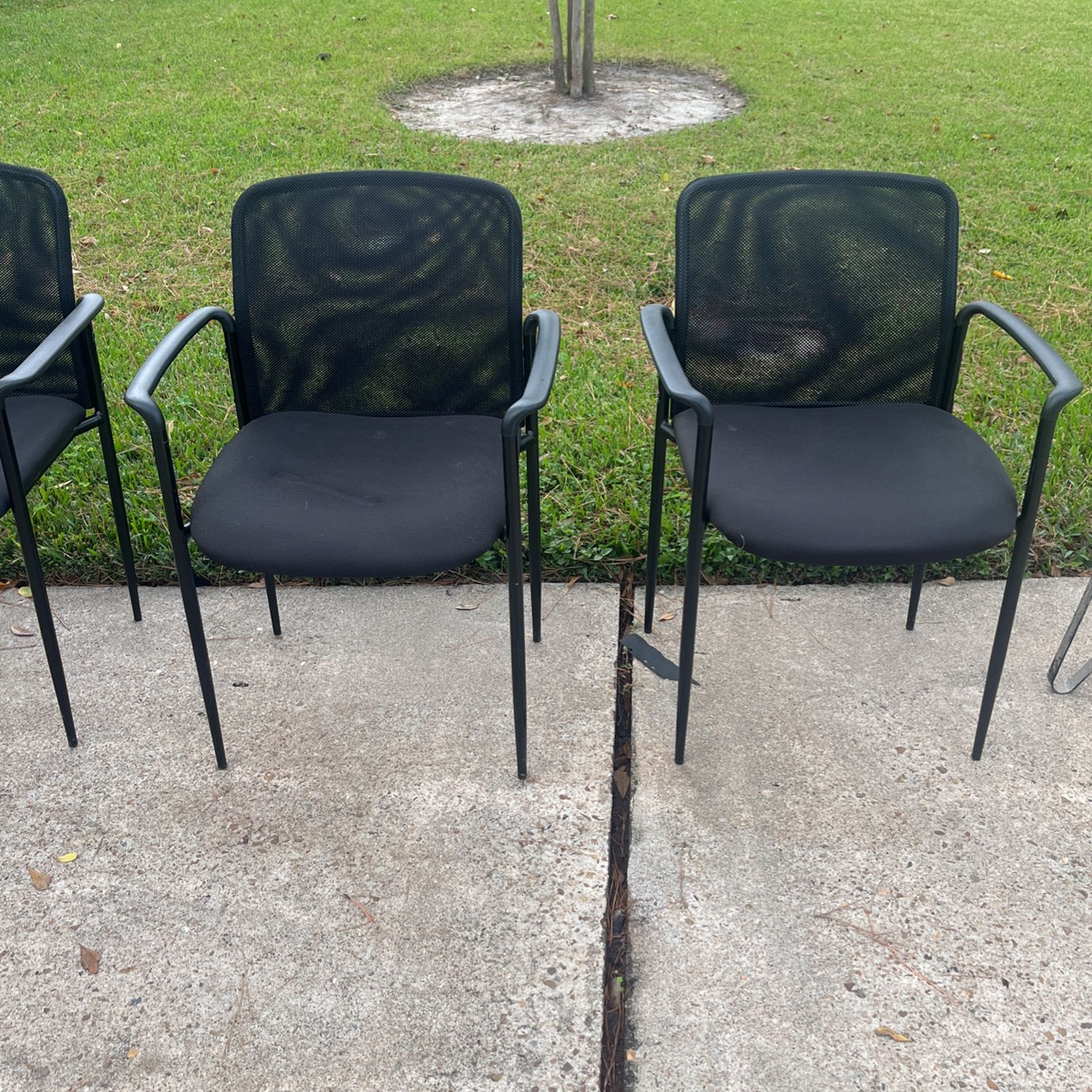 Office Chairs Black. 4  10 Each