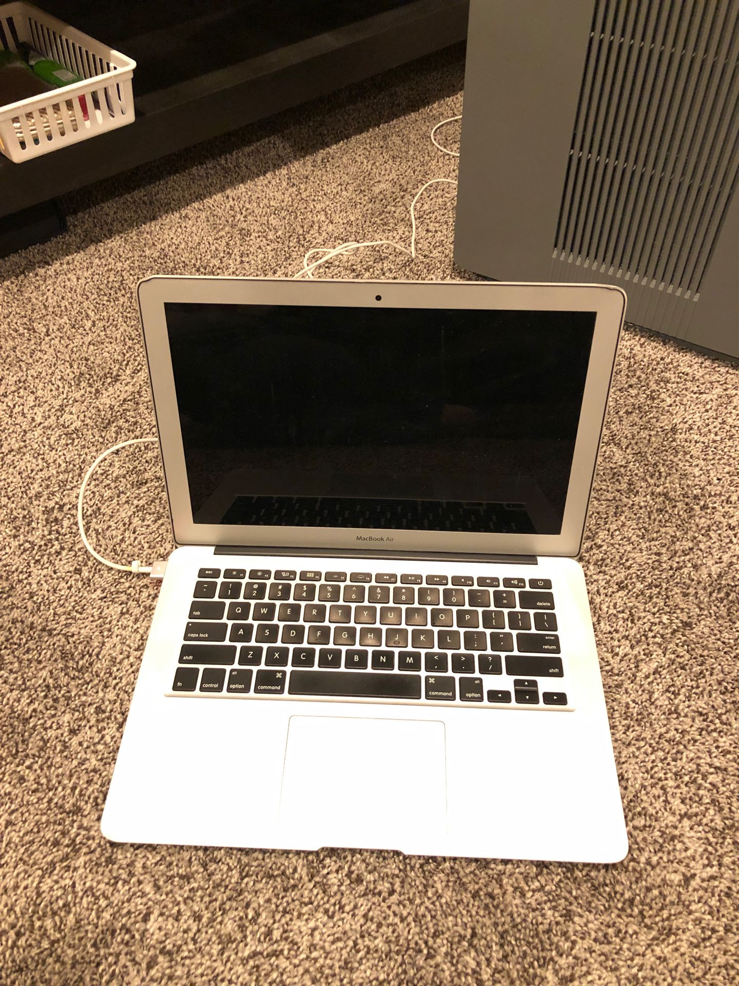 2014 MacBook Air 13” 1.4ghz i5 4GB RAM 251GB Flash Storage