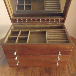 Mele & Co, Brigitte
Wooden Jewelry Box