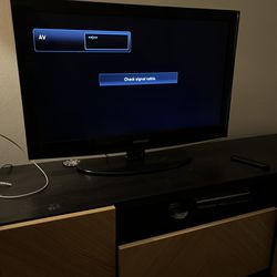 Samsung TV television LN32C450