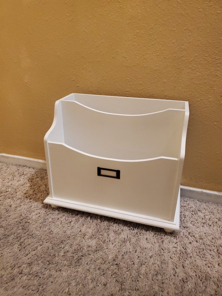 White Wooden Magazine Or Book Holder....Large Size..like New!..Farmhouse/Shabbychic Style