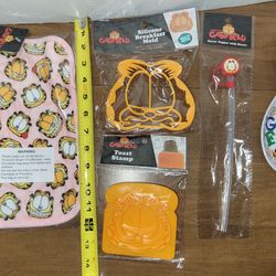 NEW Garfield Bundle: Spoon Rest, Straw Topper with Straw,Toast Stamp, Silicone Breakfast Mold, Towel