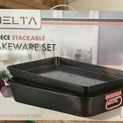 Delta 8 Piece Stackable Bakeware Set