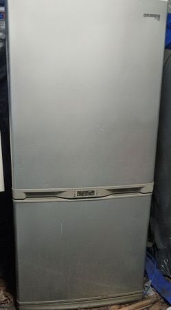 Samsung Bottom-Freezer Refrigerator Silver