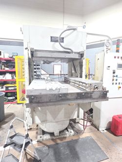 Press - 500 Ton Clam Shell Accudyne Press