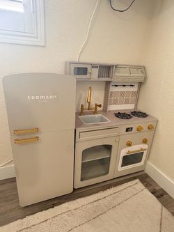 Girls kitchen set