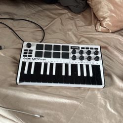 Akai Professional MPK Mini MK III Keyboard Controller