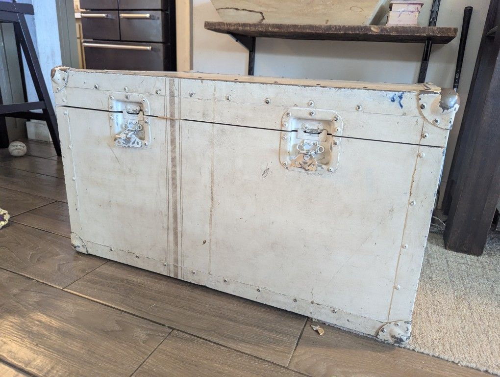 Vintage Off White Coffee Table Trunk 