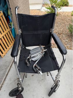 Foldable Manual Wheelchair with Detachable Footrests