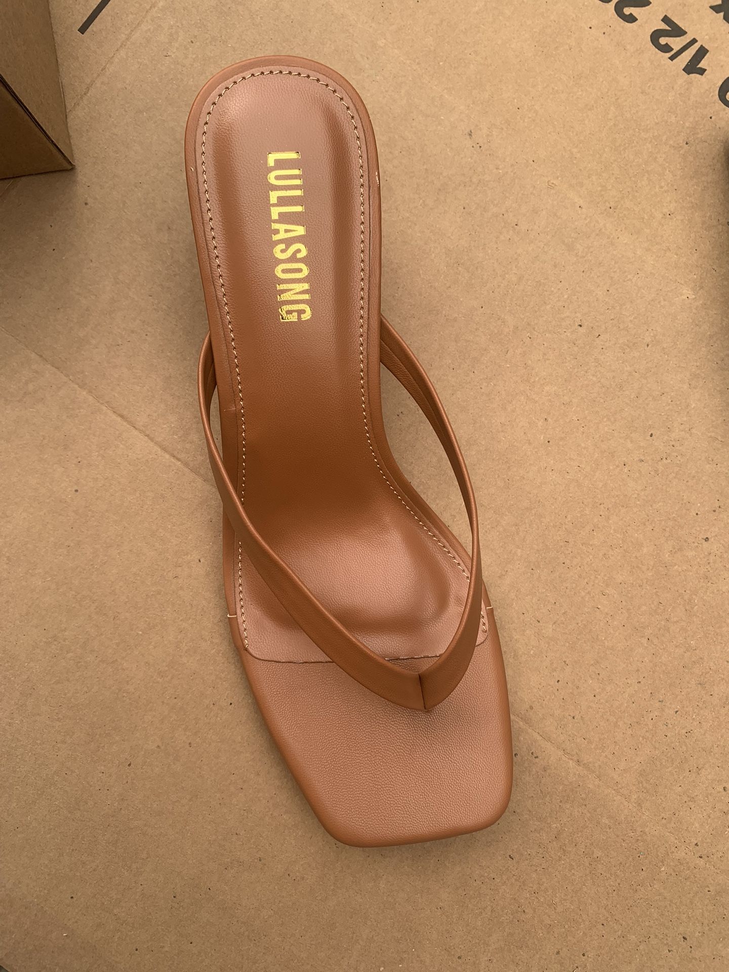 New In box Lullasong Low Heel Sandal Shoe