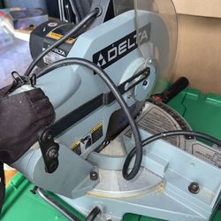 Delta 10” Compound Miter Saw — 13 Amp