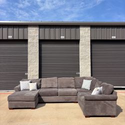 Gorgeous Gray Haverty’s Sectional. FREE DELIVERY.