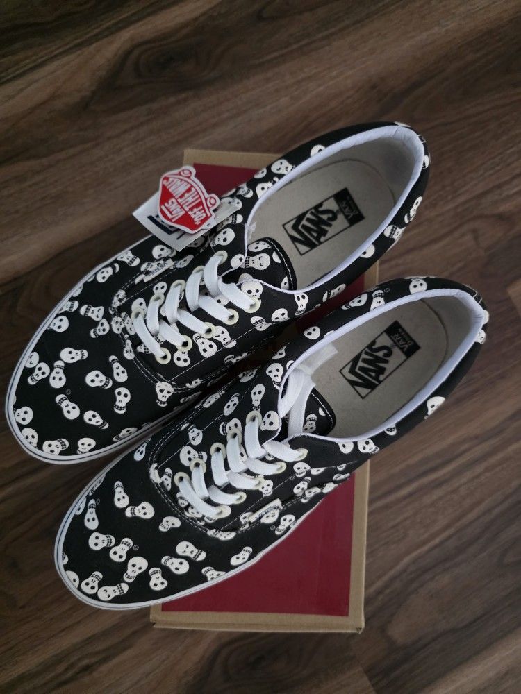 Mens 11.5 Vans: Van Doren - Repeating Skulls Era