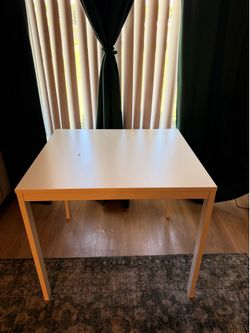 Extendable Dining Table (White)