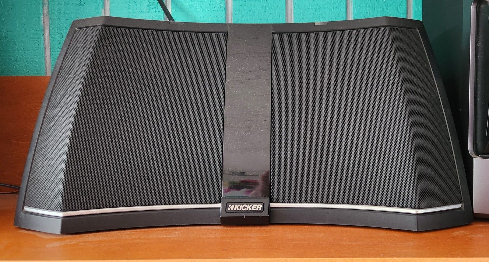 Kicker 40iK5 BT2 Amphitheatre Bluetooth High Performance Speaker