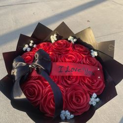 Flower bouquet/ Valentine gift/ Valentine bouquet/ flower arrangement/ ramo buchón